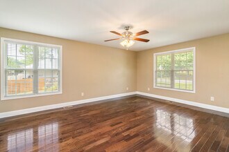 906 E Inskip Dr, Unit Right in Knoxville, TN - Building Photo - Building Photo