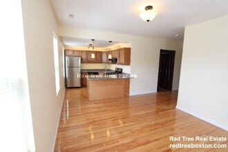 5 Smythe St, Unit 3 in Brookline, MA - Foto de edificio - Building Photo