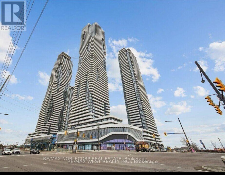 225-4225 Commerce St in Vaughan, ON - Building Photo