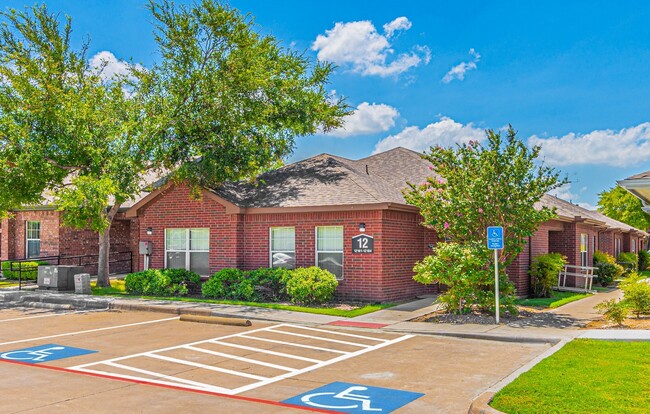 Lakeside Manor 62+ Apartments in Little Elm, TX - Foto de edificio - Building Photo