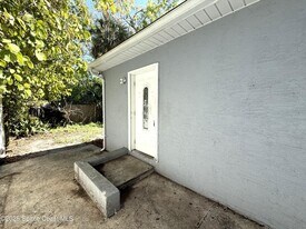 415 S Robbins Ave in Titusville, FL - Building Photo