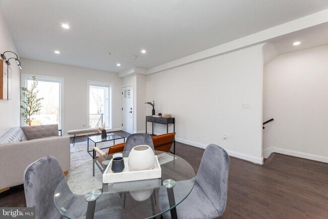 734 Kenyon St NW in Washington, DC - Building Photo - Building Photo