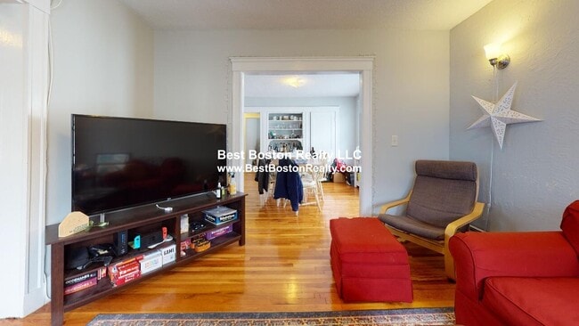 38 Sterling St, Unit 2 in Somerville, MA - Building Photo - Building Photo