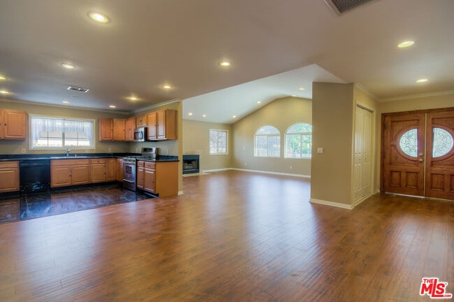 5415 Fallbrook Ave