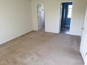 5386 Burbank St N in Keizer, OR - Building Photo - Building Photo