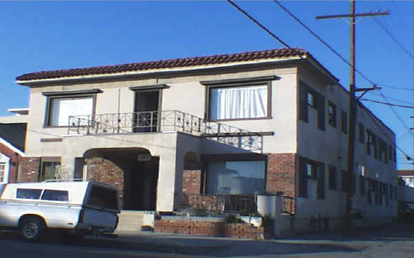 626 W 7th St in San Pedro, CA - Building Photo