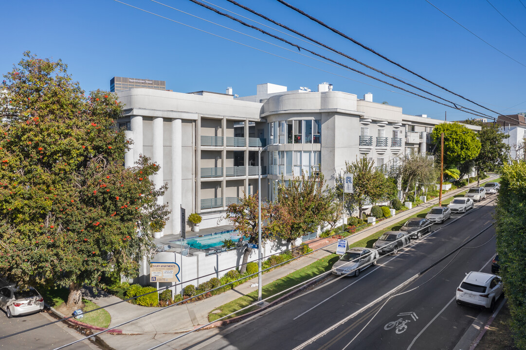 10905 Ohio Ave in Los Angeles, CA - Foto de edificio