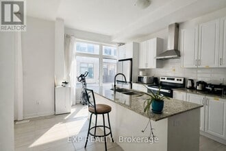 27 Albert Firman Ln in Markham, ON - Building Photo - Building Photo