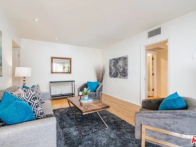 1410 S Bentley Ave, Unit 104 in Los Angeles, CA - Building Photo - Building Photo