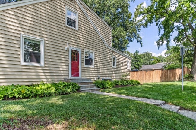 property at 9909 Gardiner Ave