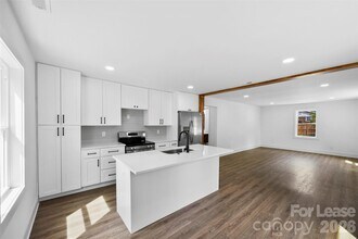 2942 Reid Ave in Charlotte, NC - Building Photo - Building Photo