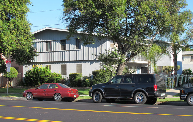 18013 Roscoe Blvd in Northridge, CA - Building Photo - Building Photo