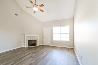 8748 Clear Sky Path in Memphis, TN - Foto de edificio - Building Photo