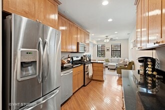 1722 W Ohio St, Unit 2 in Chicago, IL - Building Photo - Building Photo