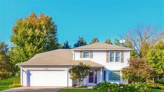 2302 Leyland Cir in Woodbury, MN - Building Photo