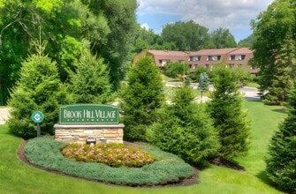 Brook Hill Village in Rochester, NY - Foto de edificio - Building Photo