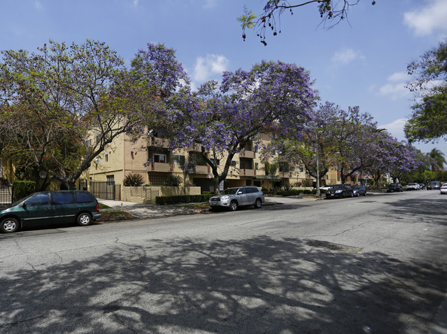 Manhattan Plaza Apartments in Los Angeles, CA - Building Photo - Building Photo