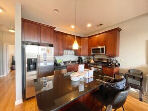 2734 N Wolcott Ave in Chicago, IL - Building Photo - Building Photo