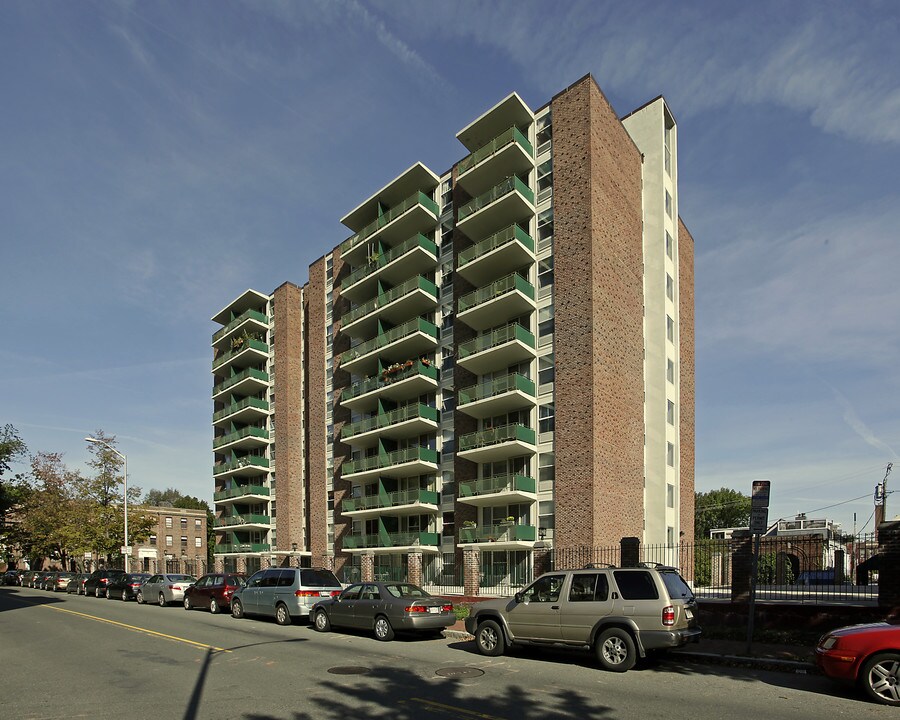 Harvard Towers in Cambridge, MA - Foto de edificio