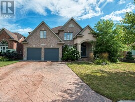 529 Falconridge Crescent