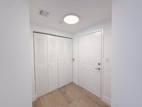 5077 NW 7th St in Miami, FL - Building Photo - Building Photo