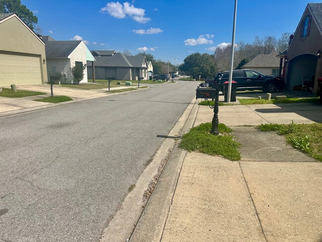 207 Chimney Rock Blvd in Lafayette, LA - Building Photo - Building Photo