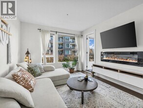 255 W 1st St in North Vancouver, BC - Building Photo - Building Photo