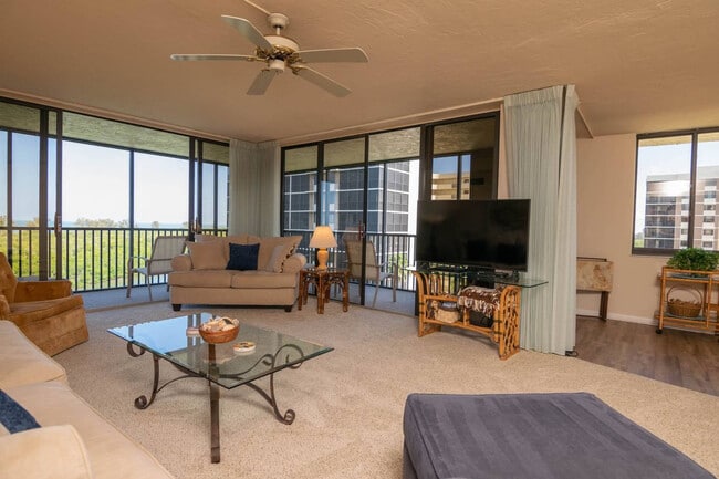 11 Bluebill Ave in Naples, FL - Building Photo - Building Photo