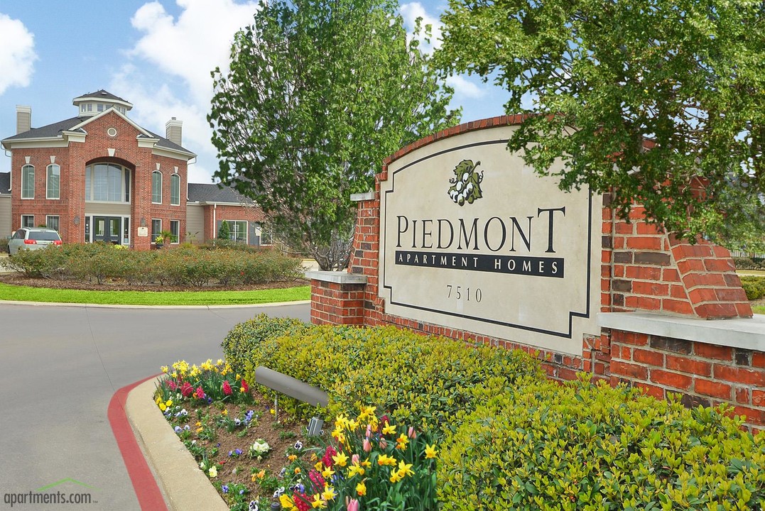 Piedmont in Baytown, TX - Building Photo