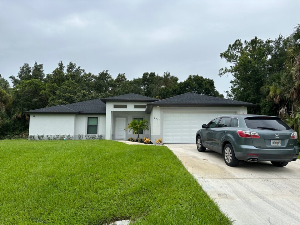 2717 28th St SW in Lehigh Acres, FL - Building Photo