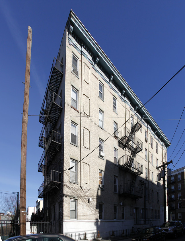 600 Monroe St in Hoboken, NJ - Building Photo - Building Photo