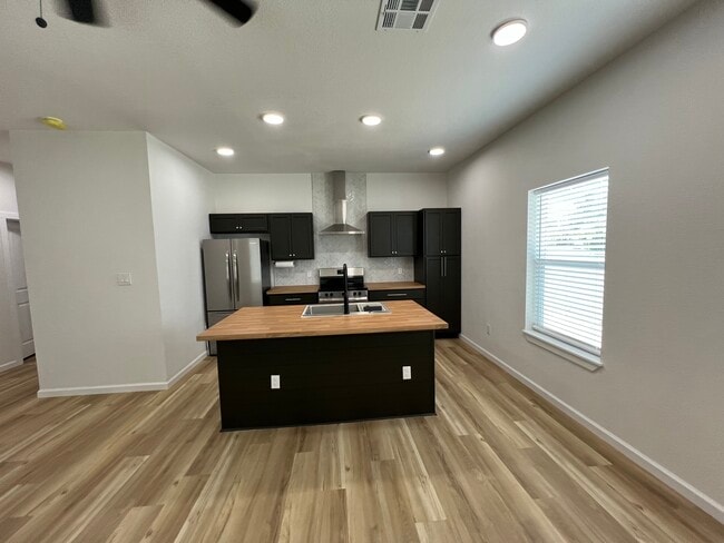 property at 718 S 19th St