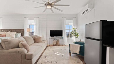 10343 E County Hwy 30A in Seacrest, FL - Foto de edificio - Building Photo