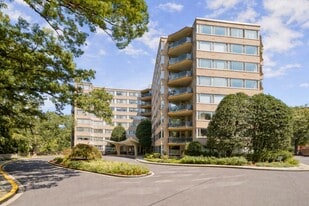 4101 Cathedral Ave NW in Washington, DC - Building Photo