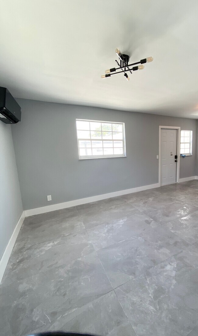 2420 SW 11th St in Miami, FL - Building Photo - Building Photo