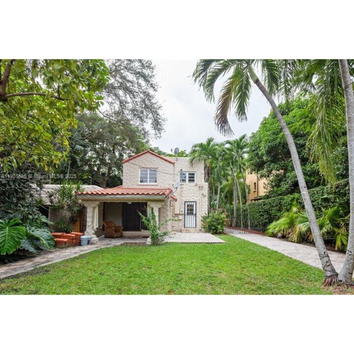 1109 Ferdinand St in Coral Gables, FL - Building Photo