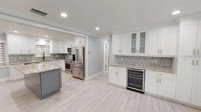 9016 Hogans Bend in Tampa, FL - Building Photo - Building Photo