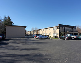 Butterfly Garden Apartments in Sacramento, CA - Building Photo - Building Photo