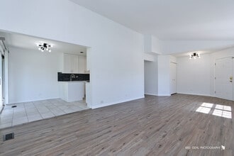 211 Dogwood Ct in Lindenhurst, IL - Building Photo - Building Photo