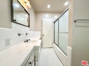 925 S Holt Ave in Los Angeles, CA - Building Photo - Building Photo