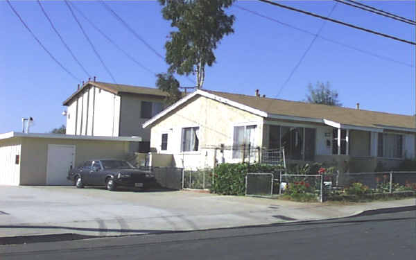 6736-6740 Kelly St in San Diego, CA - Foto de edificio - Building Photo