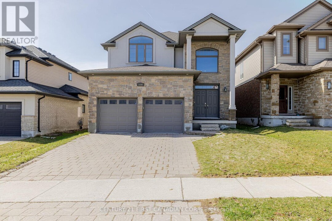1690 Beaverbrook Ave in London, ON - Building Photo