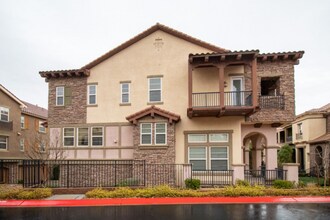 1 Corte Belleza in Henderson, NV - Building Photo - Building Photo