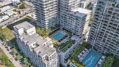 3470 E Coast Ave, Unit # H2010 in Miami, FL - Foto de edificio - Building Photo