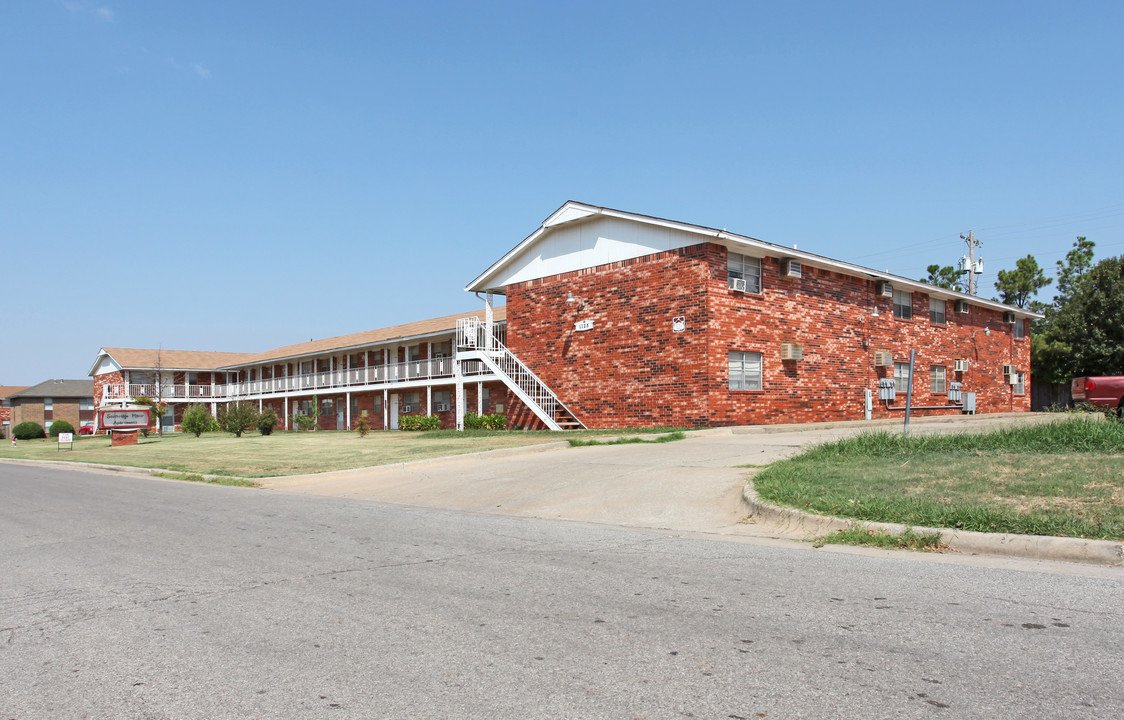 Southridge Manor Apartments East in Oklahoma City, OK - Building Photo