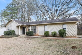 3111 Palomino Dr in Powder Springs, GA - Building Photo - Building Photo