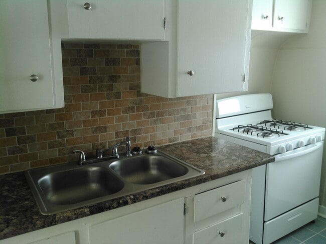 property at 1223 W 2nd St