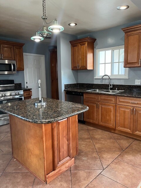 4141 W 62nd St in Los Angeles, CA - Building Photo - Building Photo