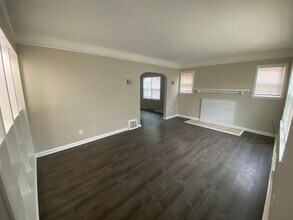 9561 Grandmont Ave in Detroit, MI - Foto de edificio - Building Photo