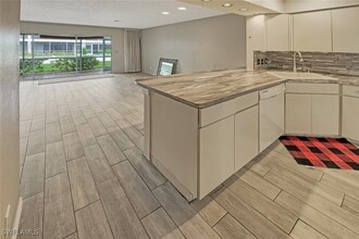 25500 Cockleshell Dr in Bonita Springs, FL - Building Photo - Building Photo